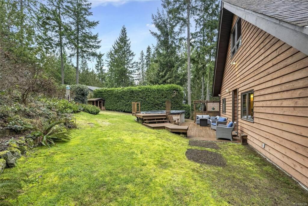 Chalet Style Cottage Near Shawnigan Lake Екстер'єр фото