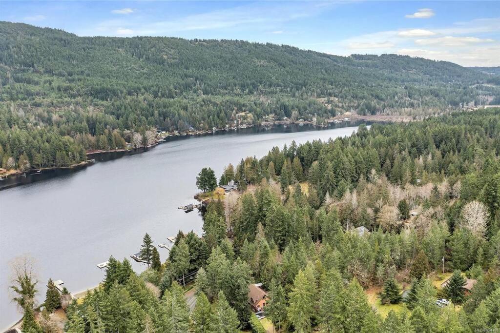 Chalet Style Cottage Near Shawnigan Lake Екстер'єр фото