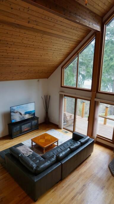 Chalet Style Cottage Near Shawnigan Lake Екстер'єр фото