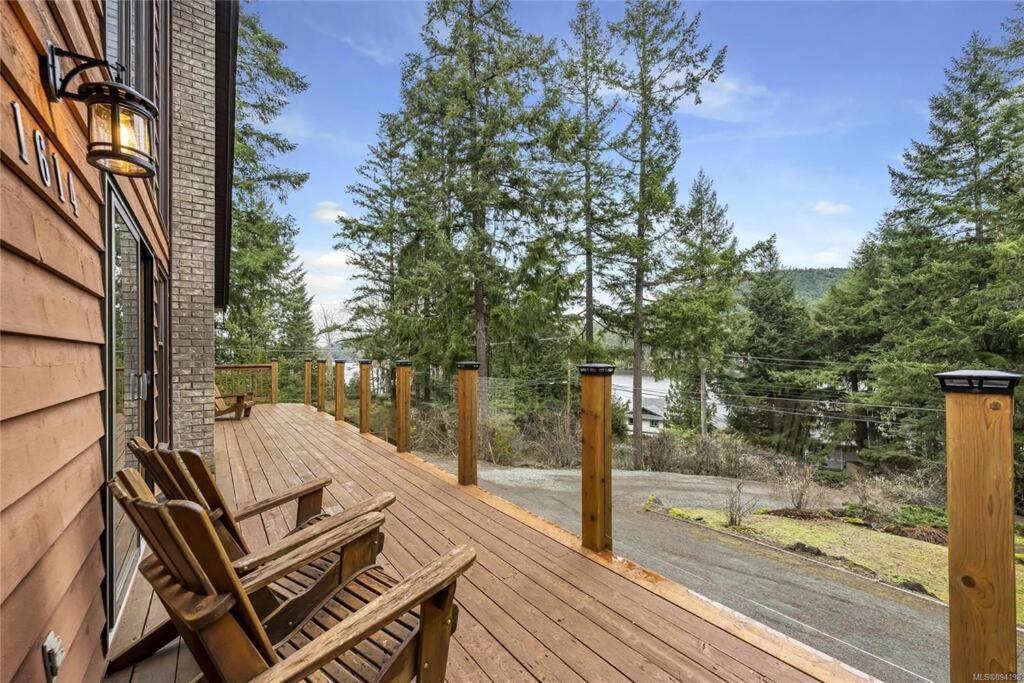 Chalet Style Cottage Near Shawnigan Lake Екстер'єр фото