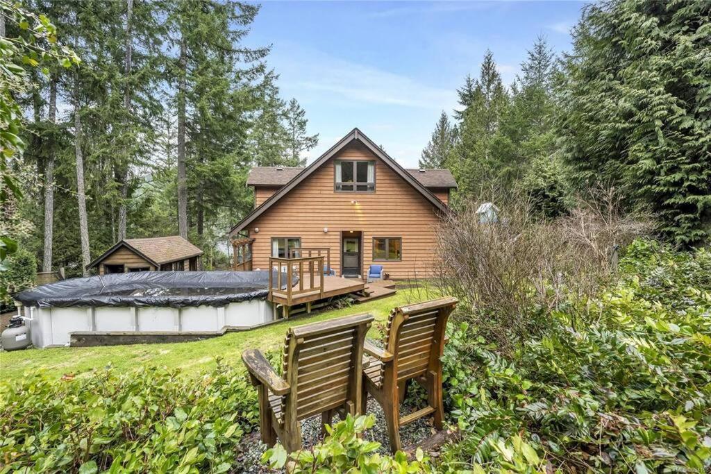 Chalet Style Cottage Near Shawnigan Lake Екстер'єр фото