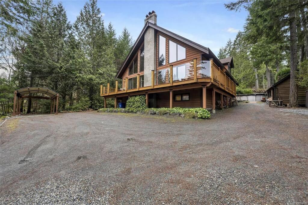 Chalet Style Cottage Near Shawnigan Lake Екстер'єр фото