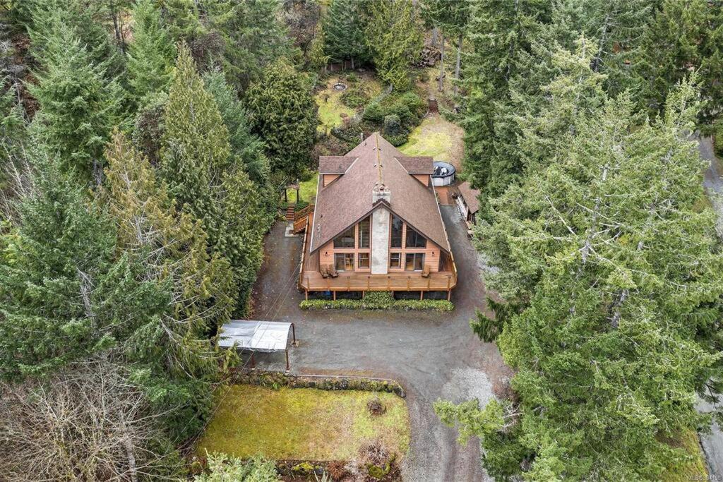 Chalet Style Cottage Near Shawnigan Lake Екстер'єр фото