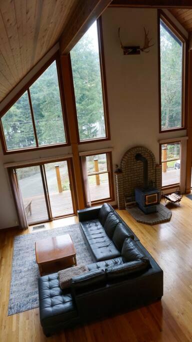 Chalet Style Cottage Near Shawnigan Lake Екстер'єр фото
